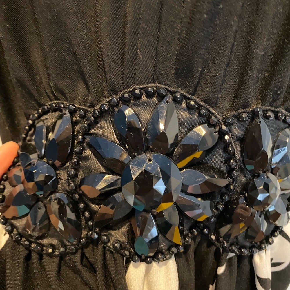 Beautiful dress! - Picture 4 of 4